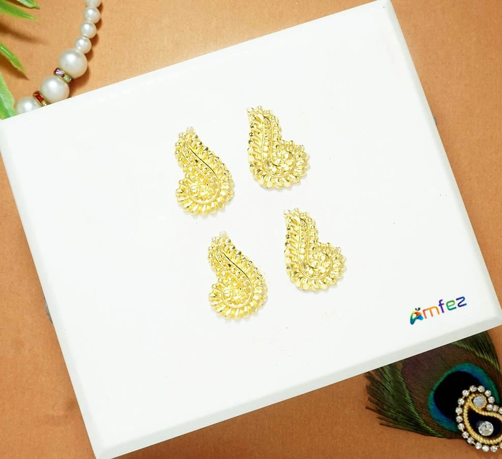 A Pair of Two Golden Carry Shape Ear Rings