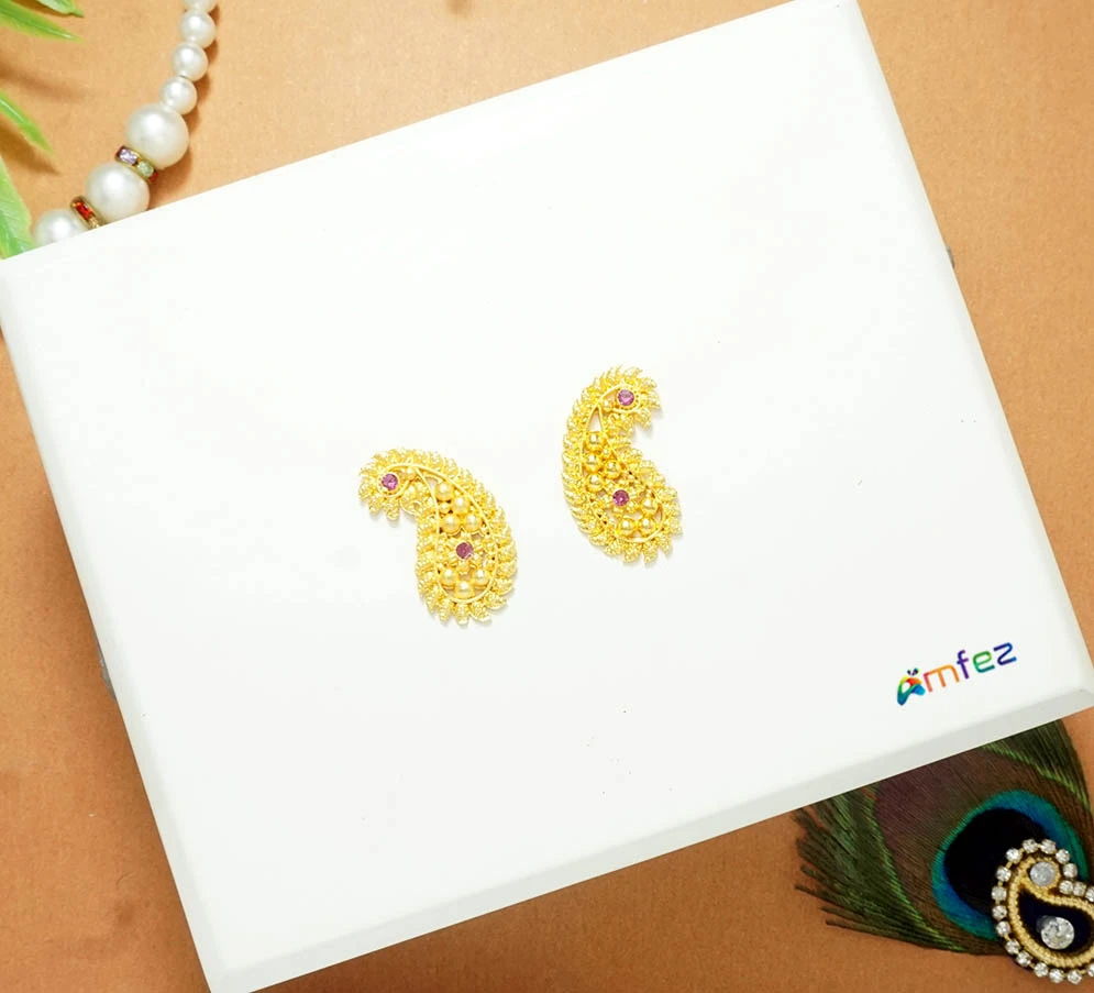 A Golden Carry Shape Ear Rings