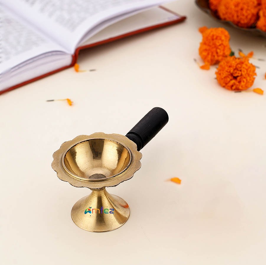 Golden Brass Aarti Diya With Wooden Handle (Height : 6 cm)