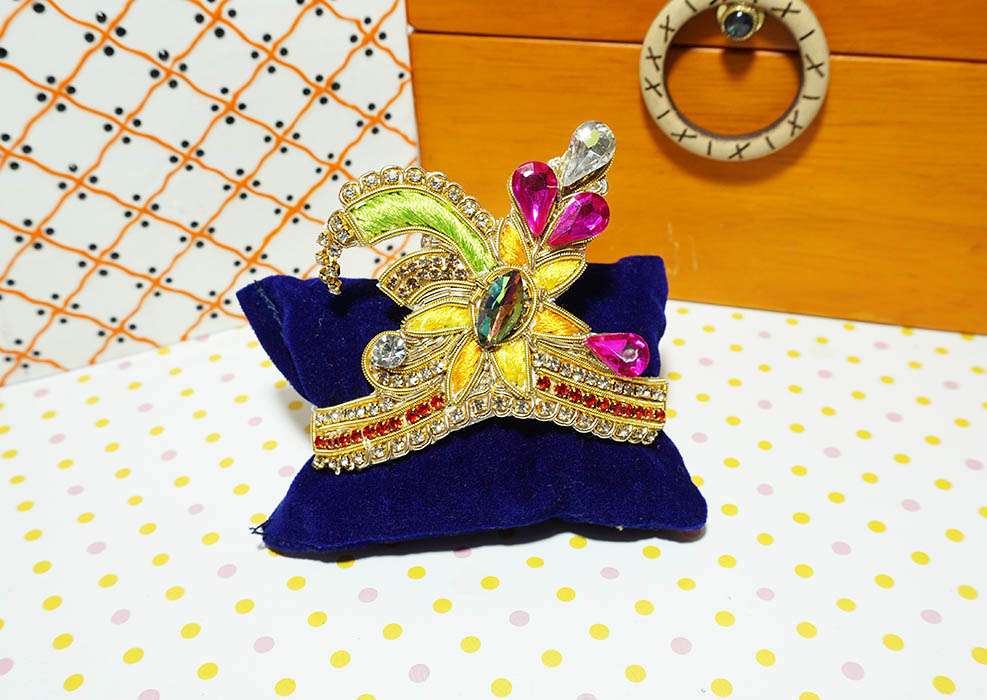 Buy Red & Yellow Hand Work Zardozi Mukut Online - Amfez.com