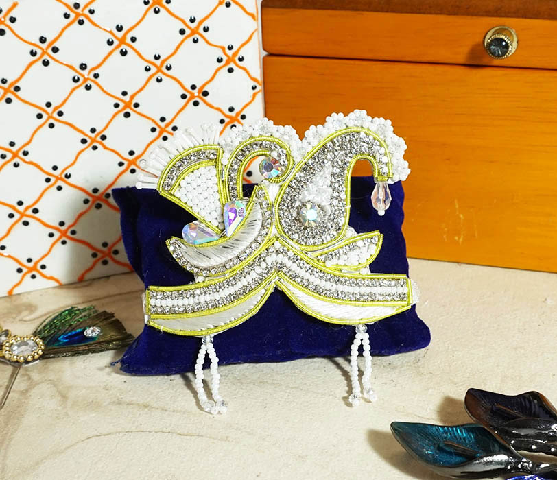 Amfez White Hand Work Zardozi Mukut